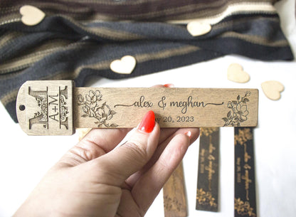 Wooden Bookmark Favors with Name, Wedding Personalized Favor with Tassel, Guest Gift or Place Card, Idea Gift for Guest, Bookmarks in Bulk